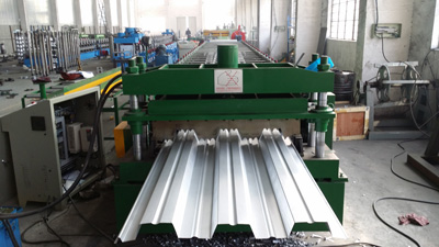 914 Metal Deck Forming Machine